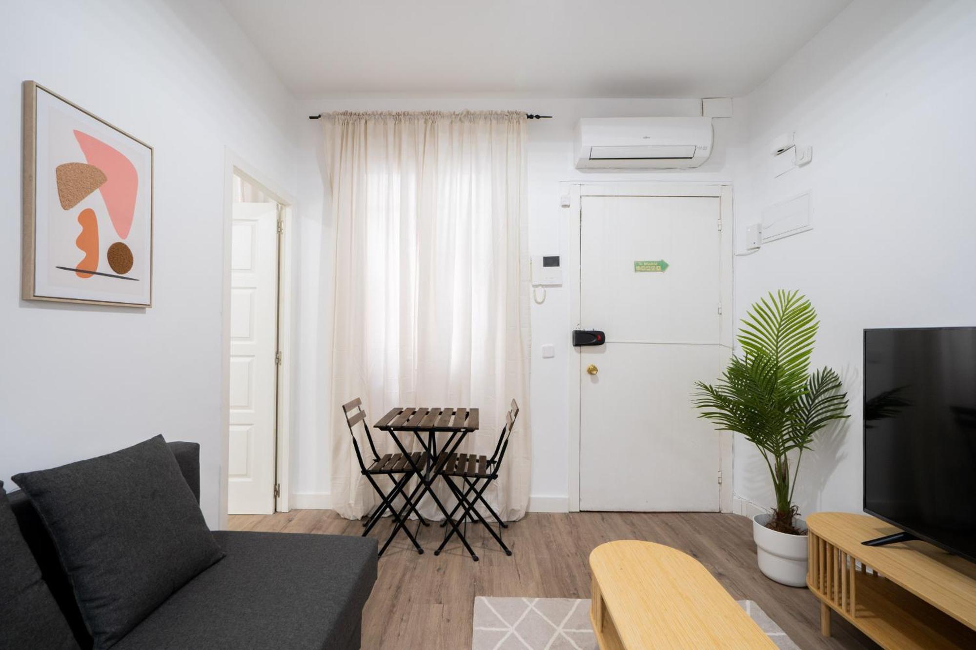 Apartamento En Chueca Para 4 Personas Alquiler Temporal Madrid Extérieur photo