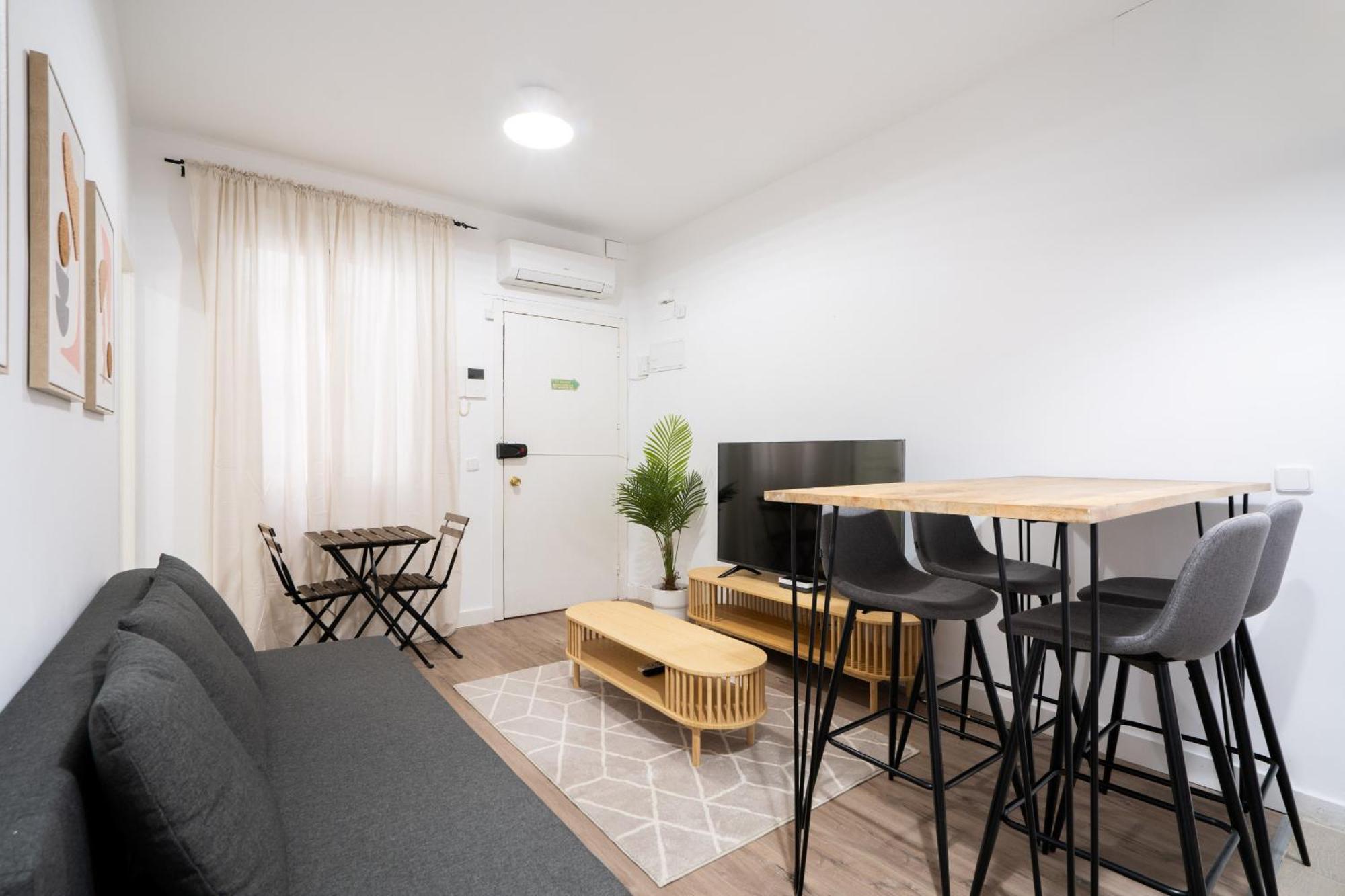Apartamento En Chueca Para 4 Personas Alquiler Temporal Madrid Extérieur photo