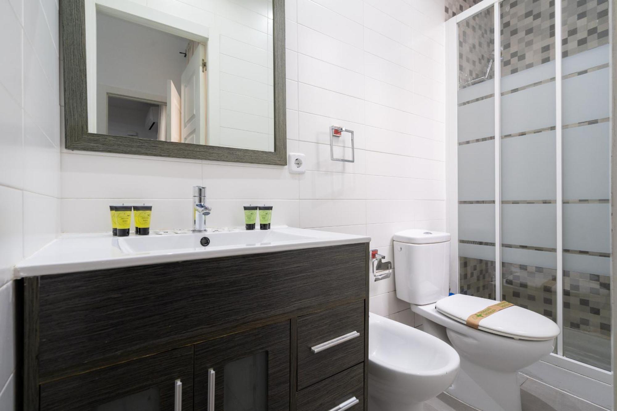 Apartamento En Chueca Para 4 Personas Alquiler Temporal Madrid Extérieur photo